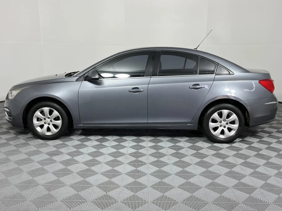 Used 2017 Chevrolet Cruze sedan 1.6 LS - WeBuyCars Montana