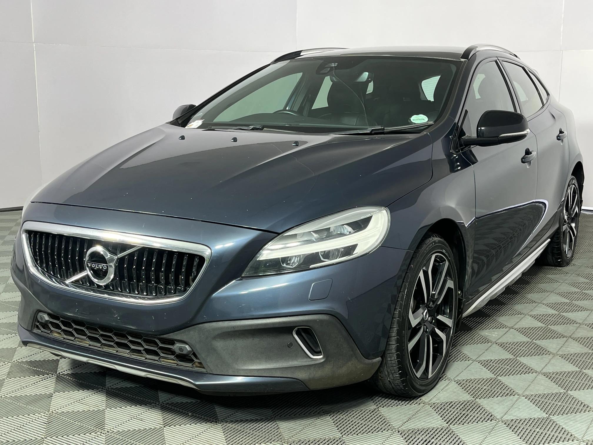 Used 2019 Volvo V40 Cross Country D4 Inscription