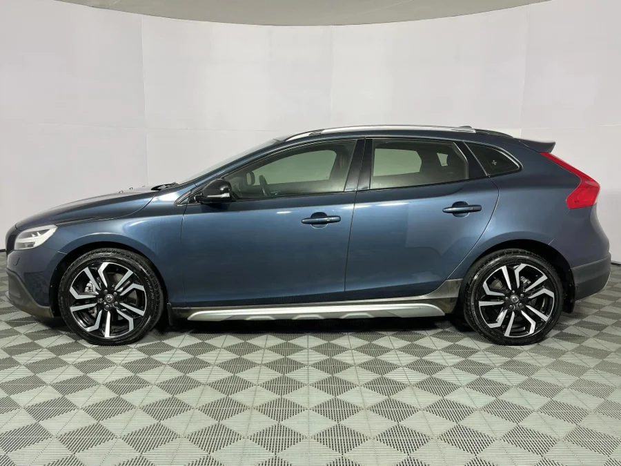Used 2019 Volvo V40 Cross Country D4 Inscription - WeBuyCars Rustenburg