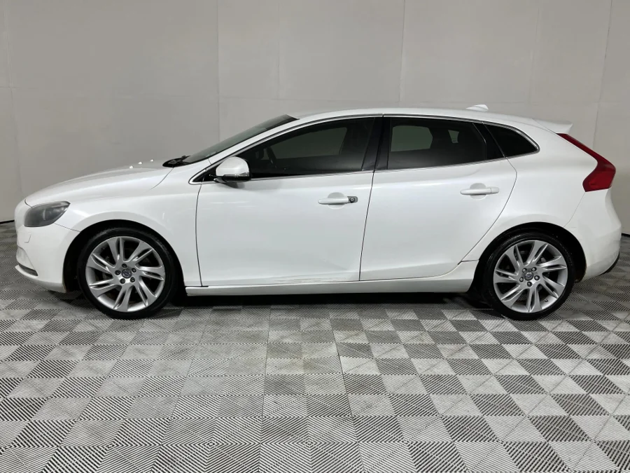 Used 2014 Volvo V40 T3 Essential - WeBuyCars The Dome Used 2014 Volvo V40 T3 Essential - WeBuyCars The Dome