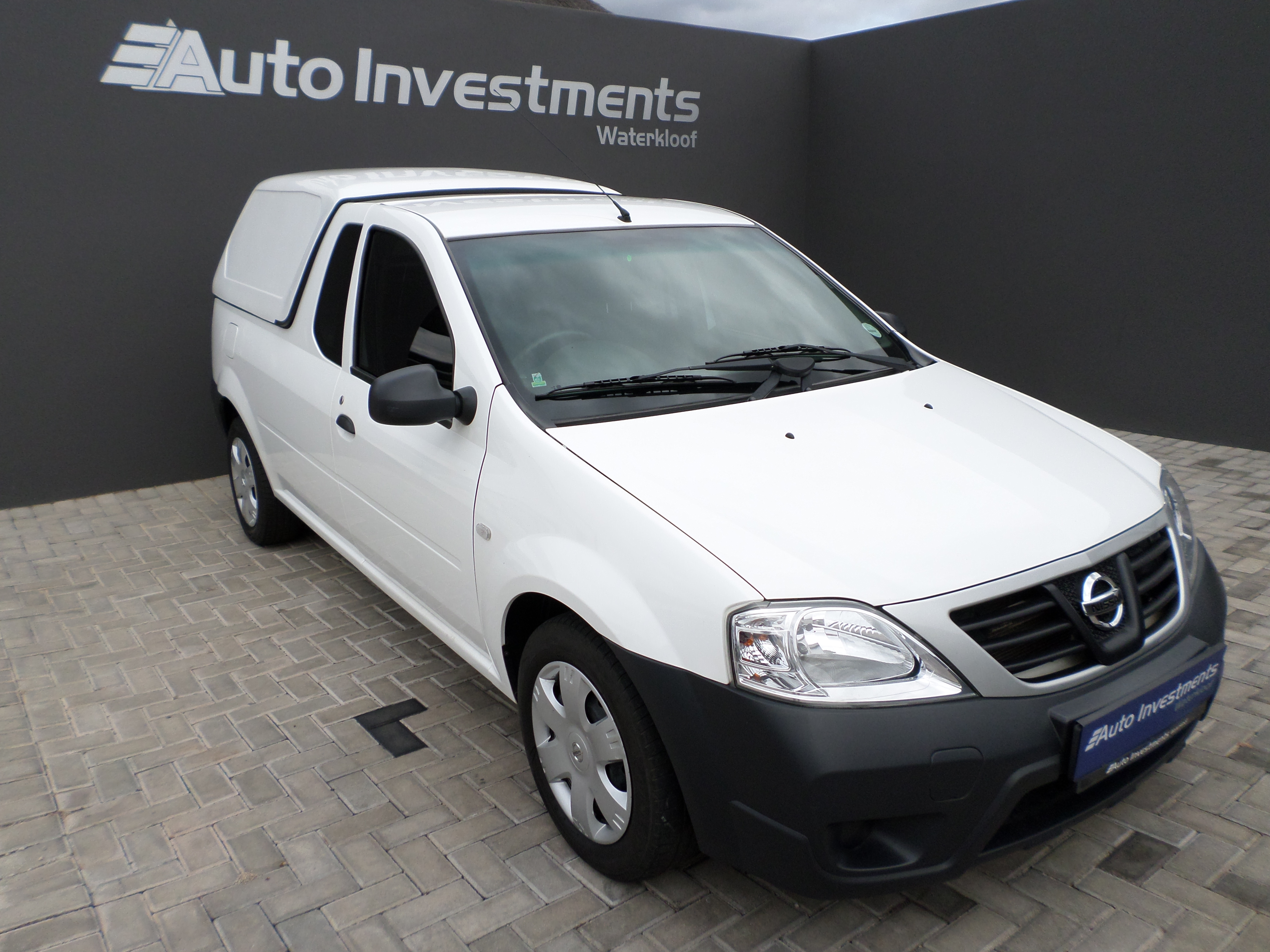 New 2023 Nissan NP200 1.6i safety pack
