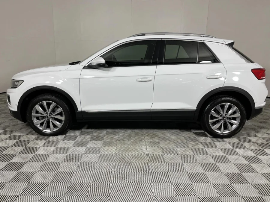 Used 2021 Volkswagen T-Roc 2.0TSI 140kW 4Motion Design - WeBuyCars The Dome