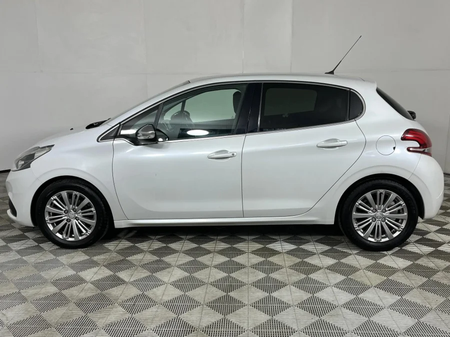 Used 2019 Peugeot 208 1.0 Pop Art - WeBuyCars George
