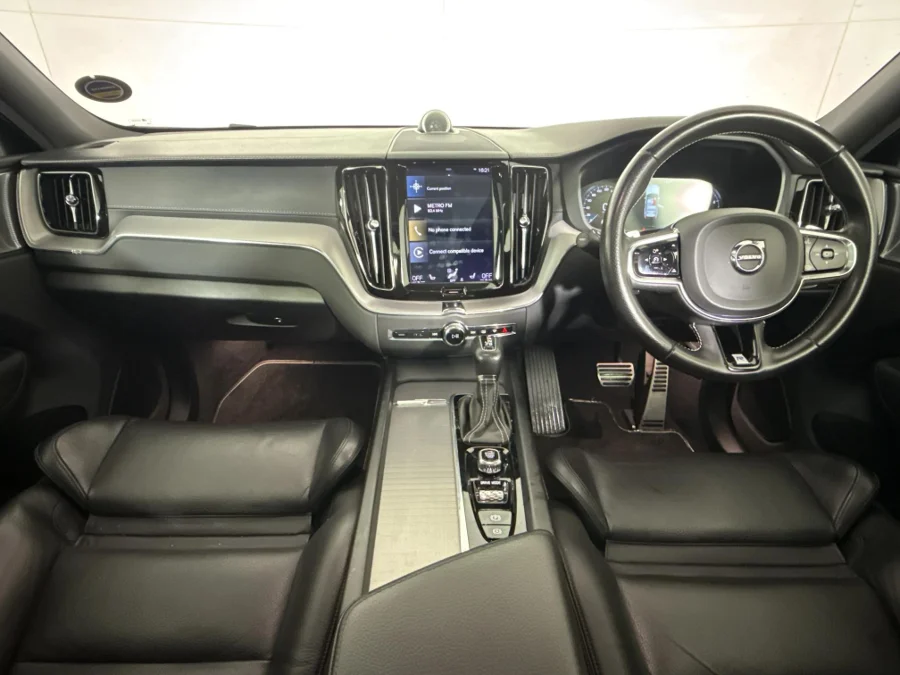 Used 2019 Volvo XC60 T6 AWD R-Design - WeBuyCars Midstream