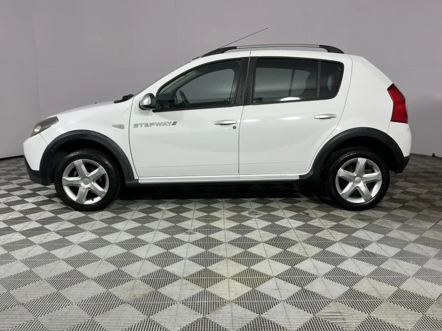 Used 2013 Renault Sandero Stepway 1.6 - WeBuyCars Lansdowne