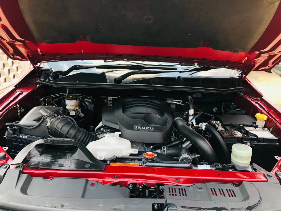 Used 2025 Isuzu D-Max 1.9TD double cab LS X-Rider auto - Cars Gold