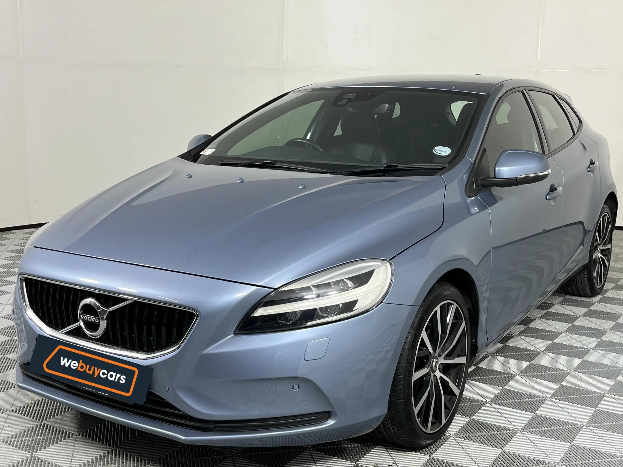 Used 2020 Volvo V40 T3 Momentum auto