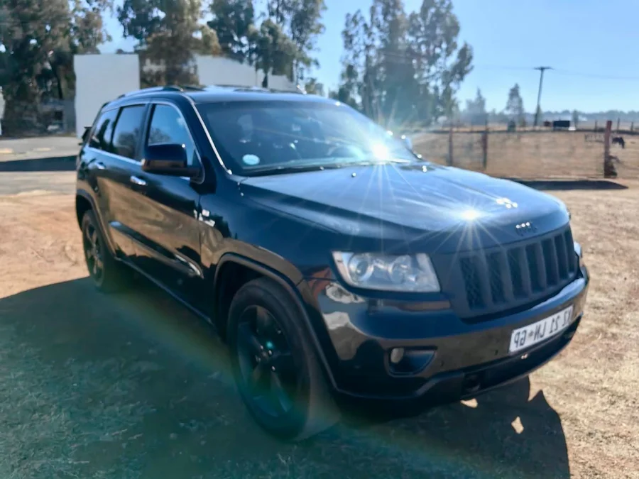 New 2011 Jeep Grand Cherokee 3.6L Overland - Private Seller New 2011 Jeep Grand Cherokee 3.6L Overland - Private Seller