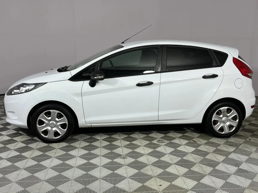 Used 2010 Ford Fiesta sedan 1.6 Ambiente - WeBuyCars Lansdowne