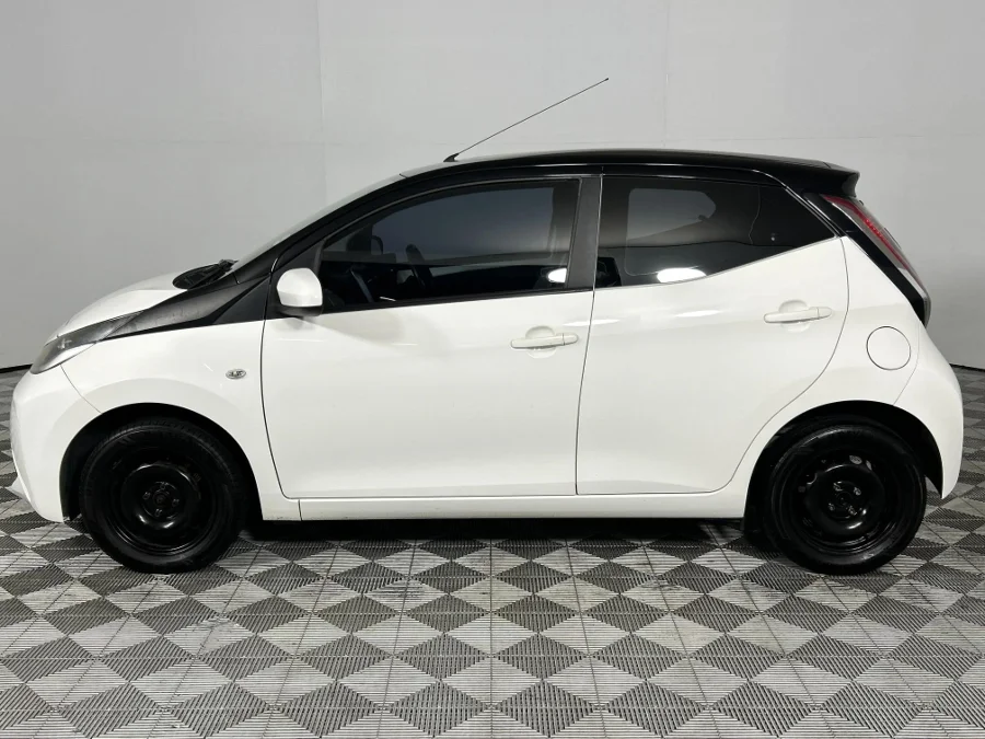 Used 2017 Toyota Aygo 1.0 X-Play - WeBuyCars Lansdowne