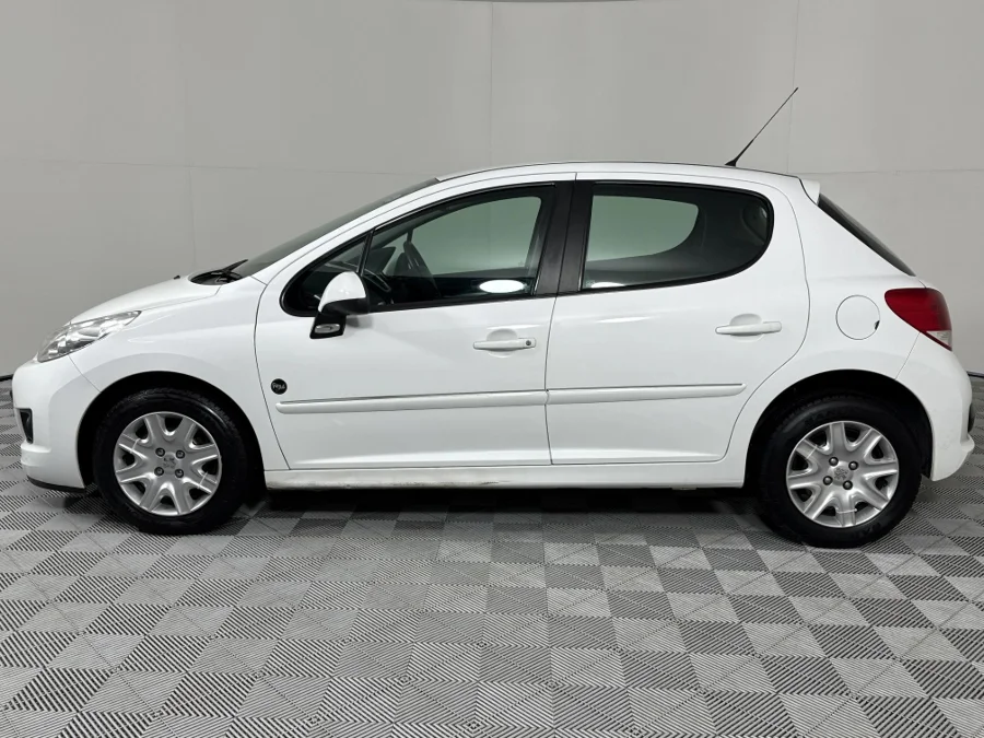 Used 2011 Peugeot 207 1.4 3-door Urban - WeBuyCars Vereeniging