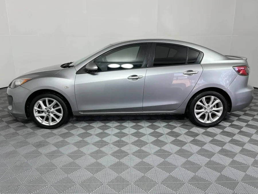 Used 2014 Mazda Mazda3 sedan 1.6 Dynamic - WeBuyCars Montana