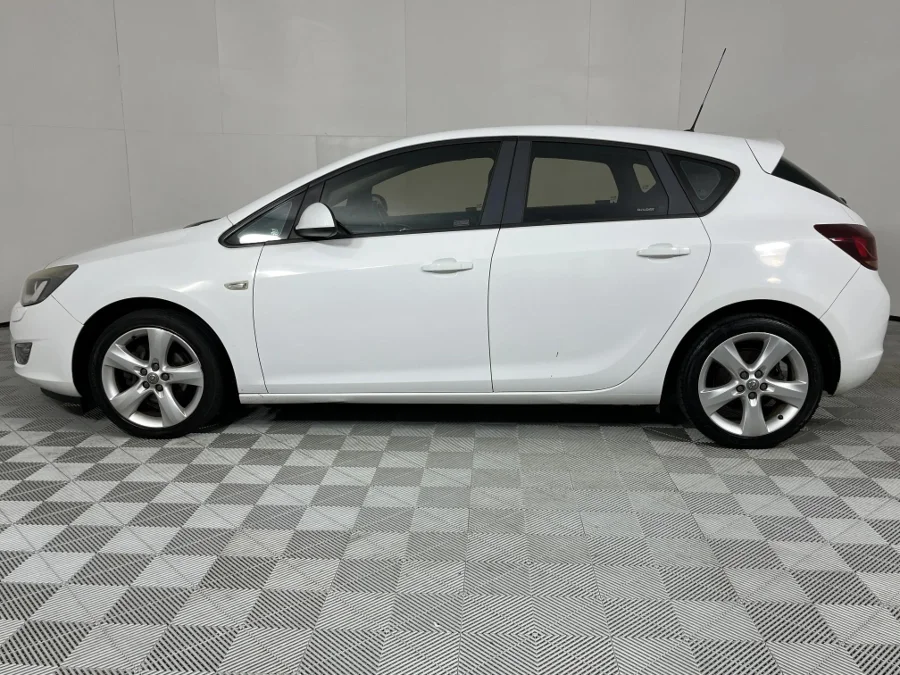 Used 2011 Opel Astra hatch 1.4 Turbo Enjoy Plus - WeBuyCars Gqeberha