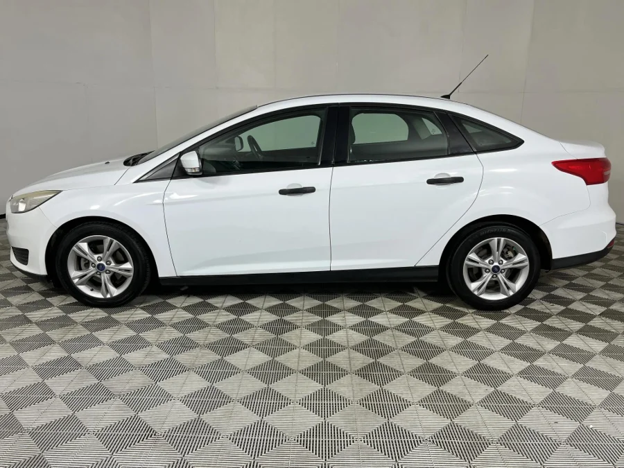 Used 2017 Ford Focus sedan 1.0T Ambiente - WeBuyCars George