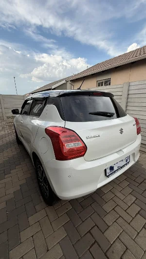 New 2023 Suzuki Swift 1.2 GLX manual