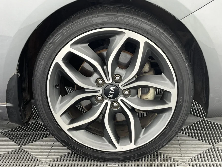 Used 2015 Kia Cerato Koup 1.6T auto - WeBuyCars Montana