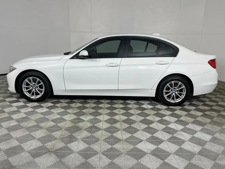 Used 2013 BMW 3 Series 320i sports-auto - WeBuyCars George
