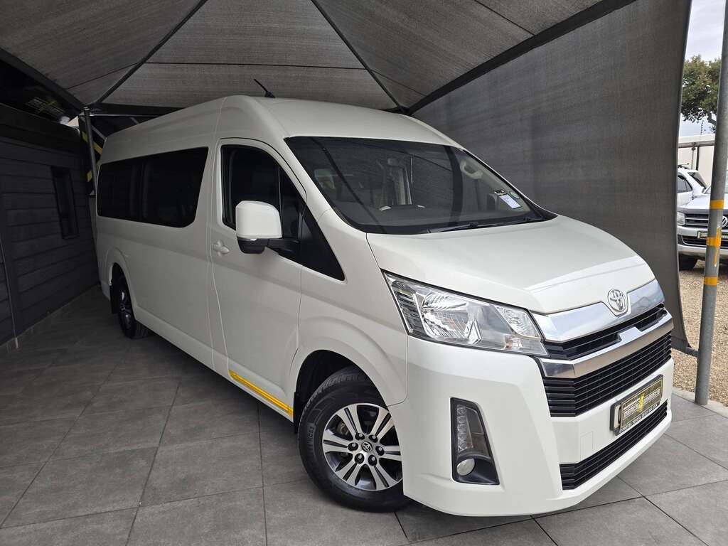 Used 2022 Toyota Quantum 2.8 SLWB bus 14-seater GL manual