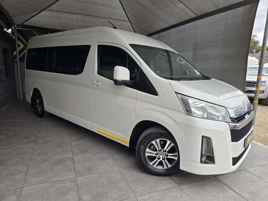 Used 2022 Toyota Quantum 2.8 SLWB bus 14-seater GL manual - Deals 4 Wheels