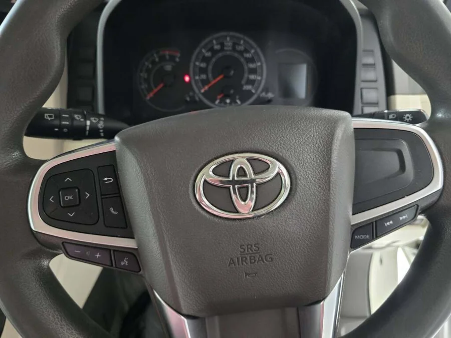 Used 2022 Toyota Quantum 2.8 SLWB bus 14-seater GL manual - Deals 4 Wheels