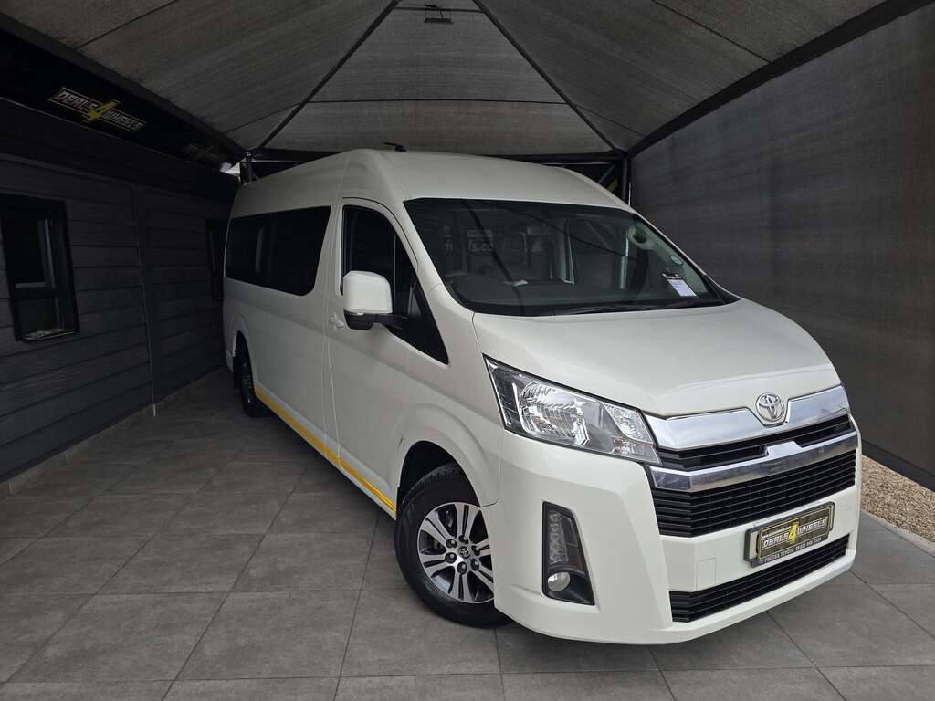 Used 2022 Toyota Quantum 2.8 SLWB bus 14-seater GL manual