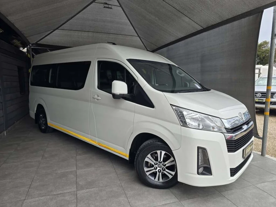 Used 2022 Toyota Quantum 2.8 SLWB bus 14-seater GL manual - Deals 4 Wheels