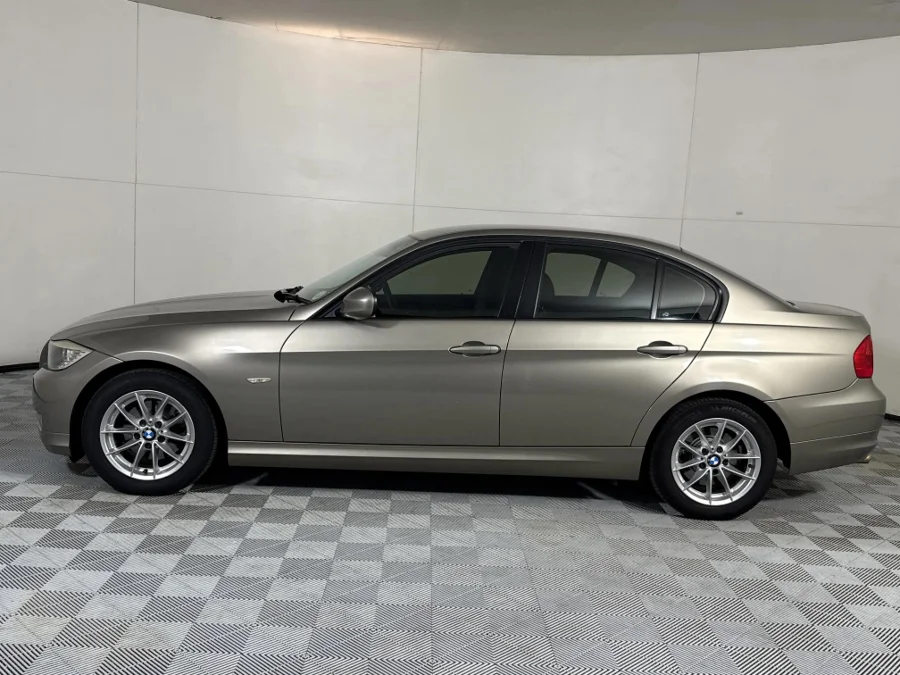 Used 2010 BMW 3 Series 320i Exclusive auto - WeBuyCars Midstream Used 2010 BMW 3 Series 320i Exclusive auto - WeBuyCars Midstream