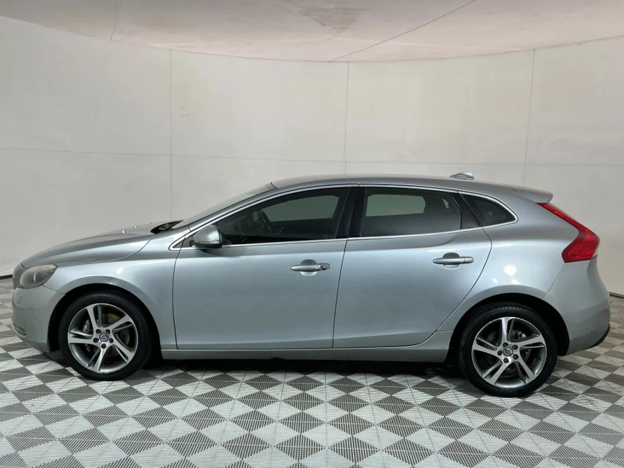 Used 2016 Volvo V40 D2 Momentum - WeBuyCars JHB South