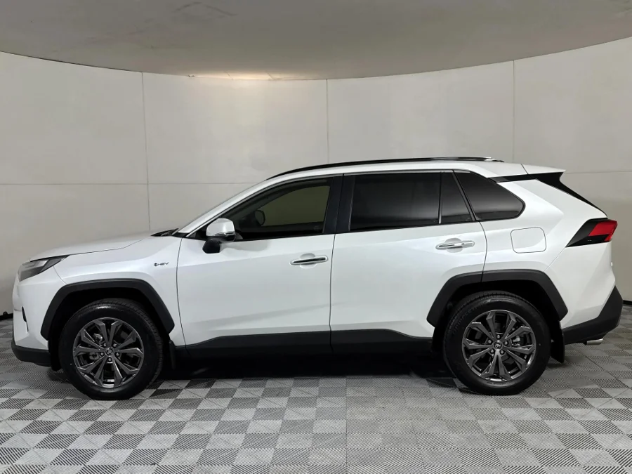 Used 2025 Toyota RAV4 2.5 Hybrid VX E-Four - WeBuyCars Midstream
