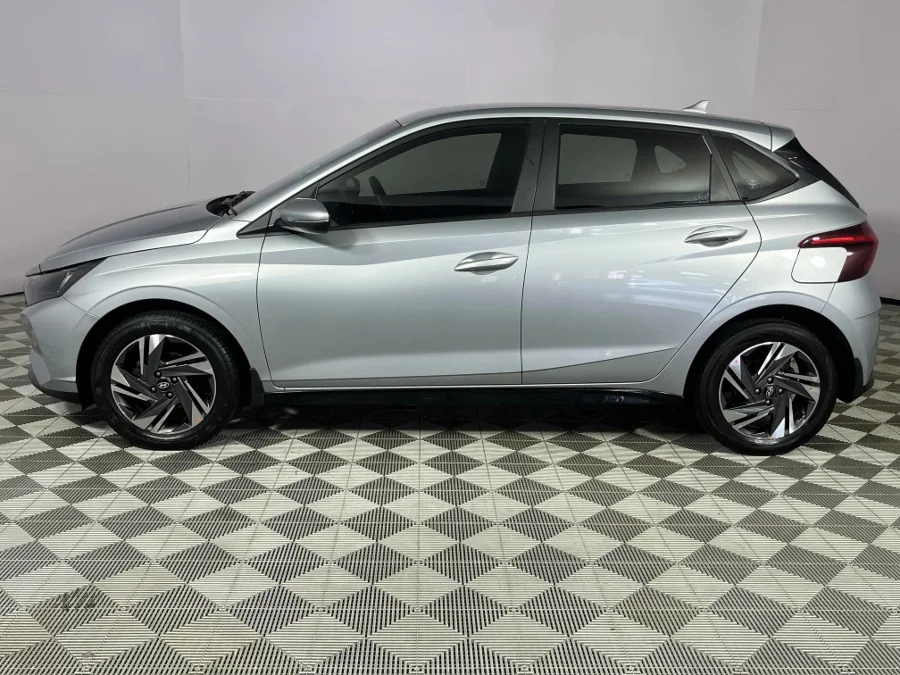 Used 2022 Hyundai i20 1.2 Fluid - WeBuyCars Durban