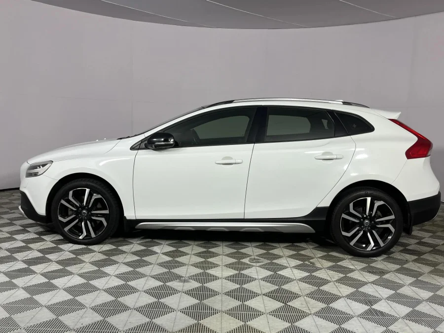 Used 2018 Volvo V40 Cross Country D3 Inscription - WeBuyCars Lansdowne