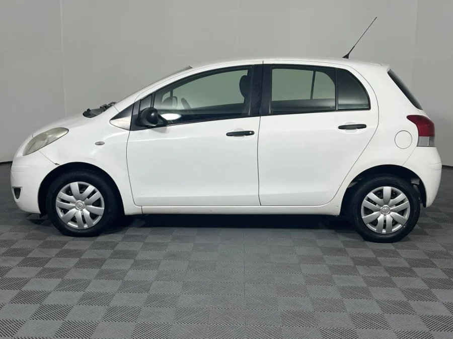 Used 2011 Toyota Yaris 5-door Zen3 - WeBuyCars Montana