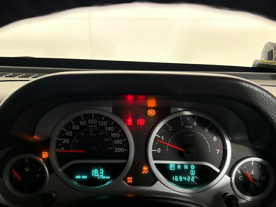 Used 2010 Jeep Wrangler Unlimited 3.8L Sahara - WeBuyCars Midstream