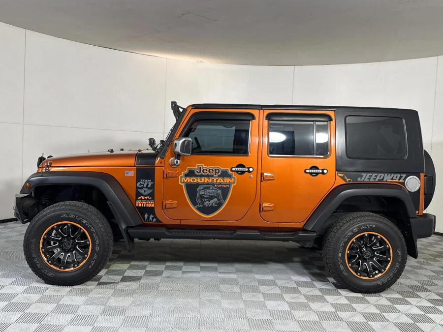 Used 2010 Jeep Wrangler Unlimited 3.8L Sahara - WeBuyCars Midstream