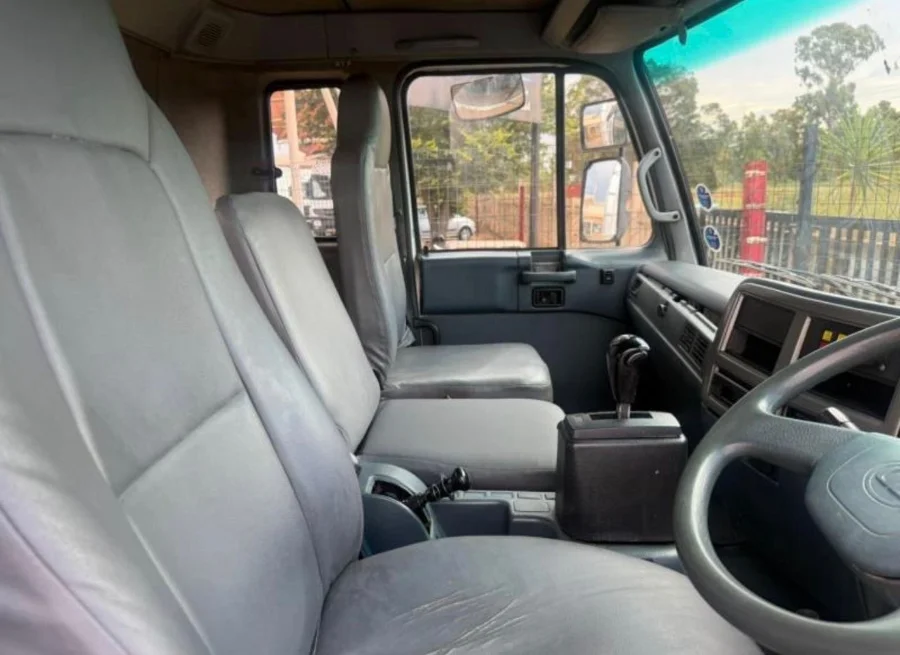 Nissan UD90 A899 2017 /15 ton / 6900cc - Private Seller