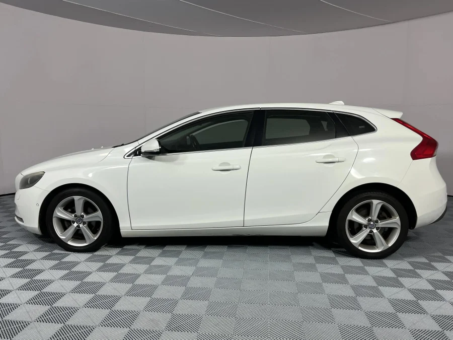 Used 2015 Volvo V40 D2 Essential - WeBuyCars Lansdowne