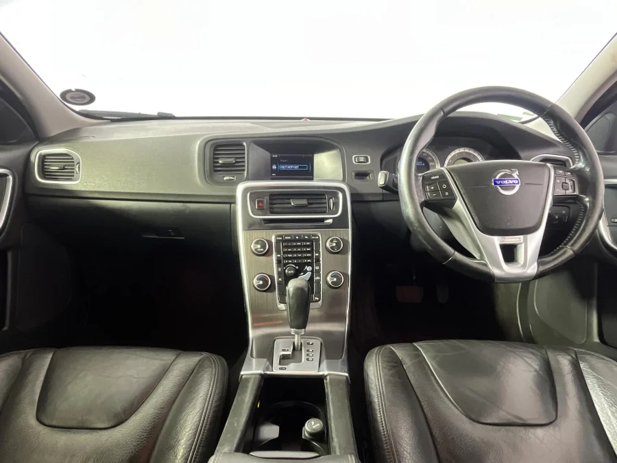 Used 2011 Volvo V60 T6 AWD R-Design - WeBuyCars Rustenburg