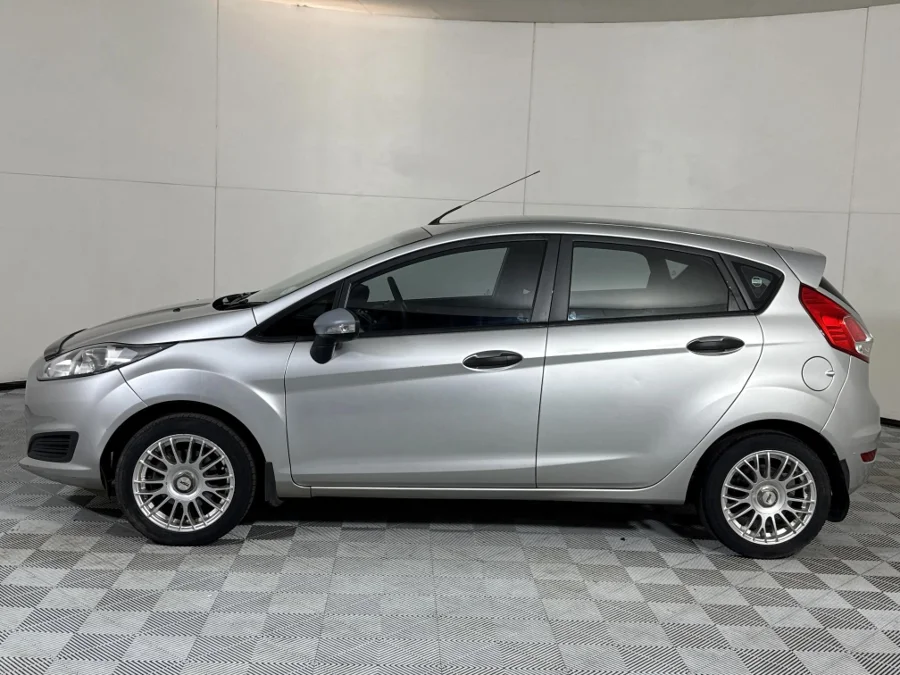 Used 2017 Ford Fiesta 5-door 1.4 Ambiente - WeBuyCars Midstream