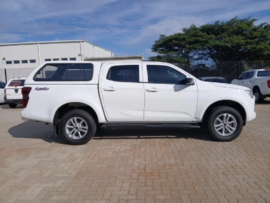 Used 2023 Isuzu D-Max 1.9TD double cab LS 4x4 auto - MG Amanzimtoti