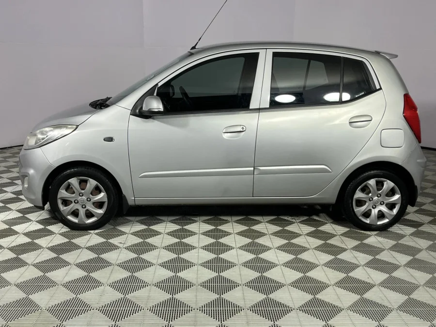 Used 2015 Hyundai i10 1.1 Motion - WeBuyCars Durban