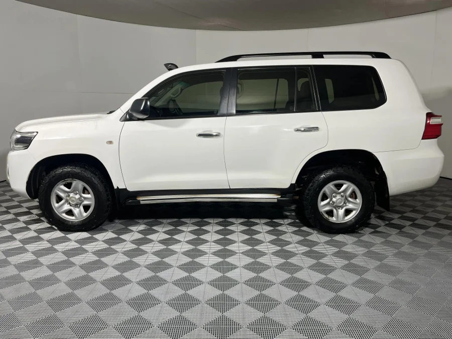 Used 2018 Toyota Land Cruiser 200 4.5D-4D V8 GX-R - WeBuyCars Germiston