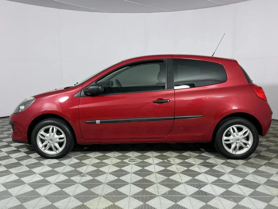 Used 2009 Renault Clio 1.6 Extreme 3-door - WeBuyCars Lansdowne