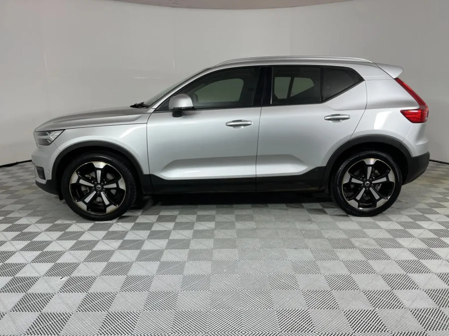 Used 2018 Volvo XC40 D4 AWD Momentum - WeBuyCars Midstream