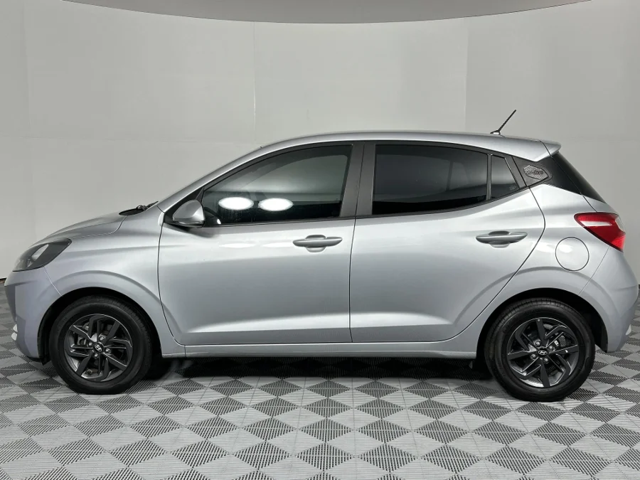 Used 2023 Hyundai Grand i10 1.0 Executive hatch - WeBuyCars Richmond