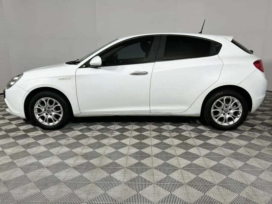 Used 2018 Alfa Romeo Giulietta 1.4TB Super - WeBuyCars Lansdowne Used 2018 Alfa Romeo Giulietta 1.4TB Super - WeBuyCars Lansdowne