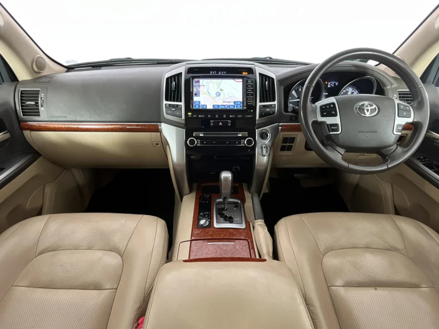 Used 2015 Toyota Land Cruiser 200 4.5D-4D V8 VX - WeBuyCars Mbombela