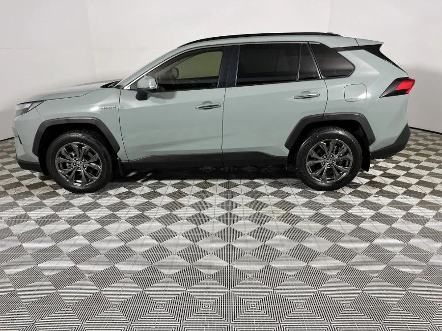 Used 2023 Toyota RAV4 2.5 Hybrid VX E-Four - WeBuyCars Montana