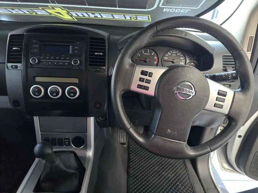Used 2013 Nissan Navara 2.5dCi double cab LE - Deals 4 Wheels