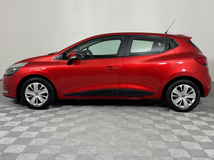Used 2017 Renault Clio 66kW turbo Authentique - WeBuyCars Vereeniging Used 2017 Renault Clio 66kW turbo Authentique - WeBuyCars Vereeniging
