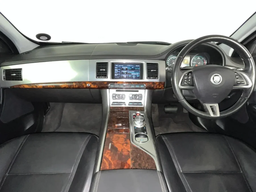 Used 2014 Jaguar XF 2.2D Premium Luxury - WeBuyCars Montana